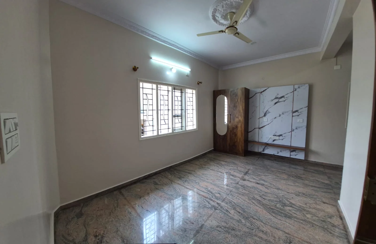 Hall / Living Room